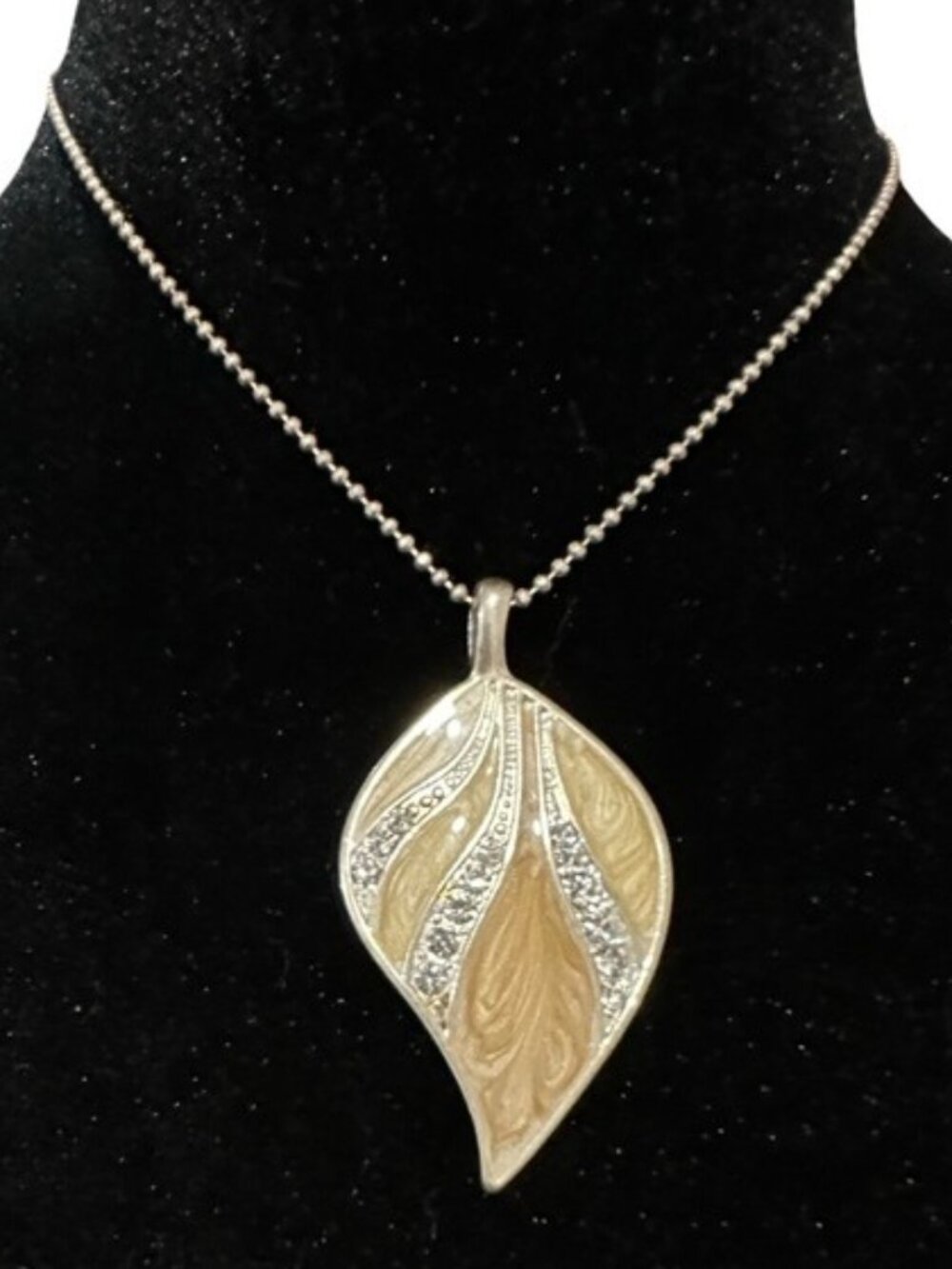 KC Kenneth Cole Necklace Enamel Rhinestone Leaf Pendant Silver Tone Chain